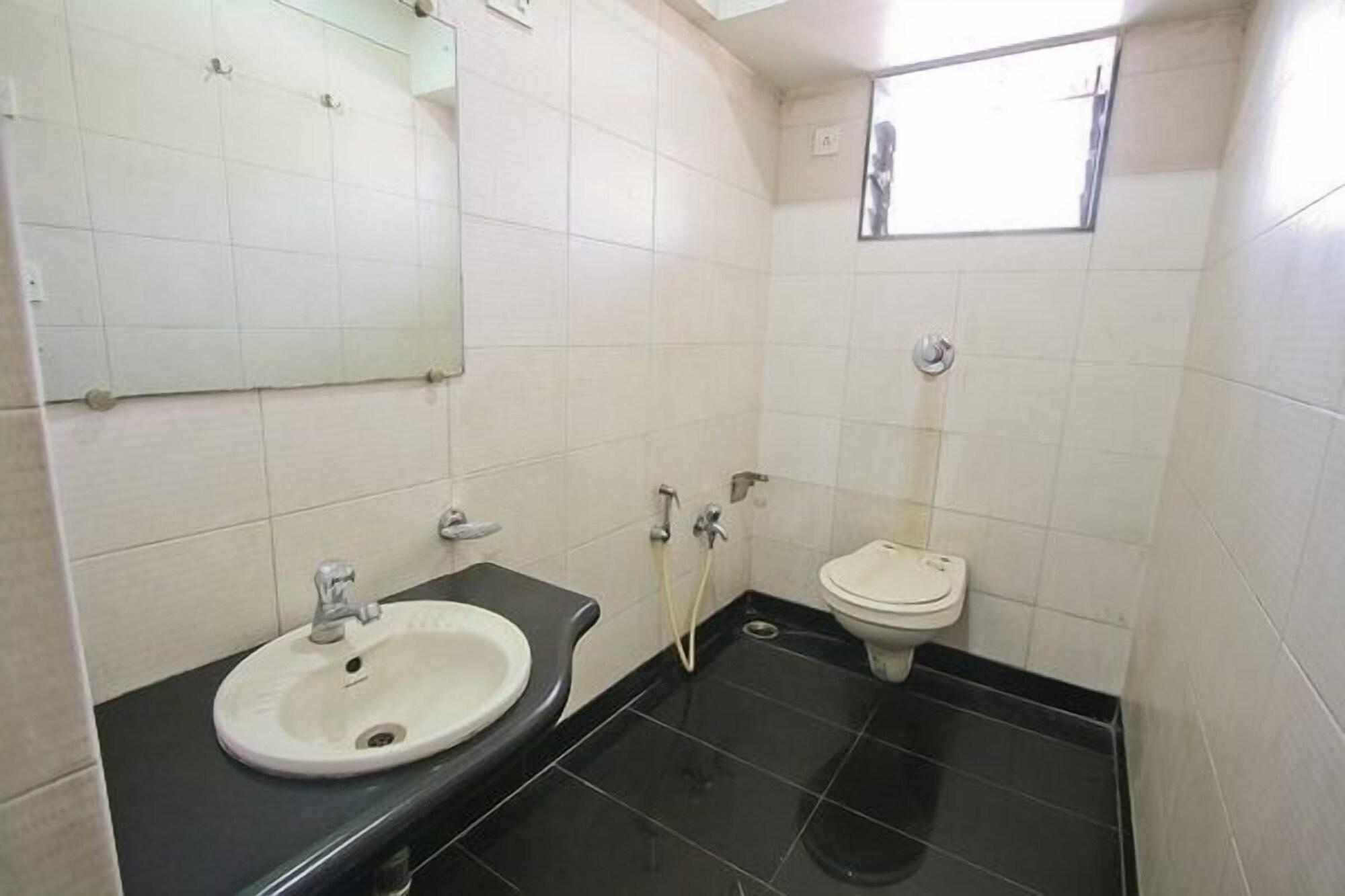Treebo Cruz Royale Santacruz West 3*