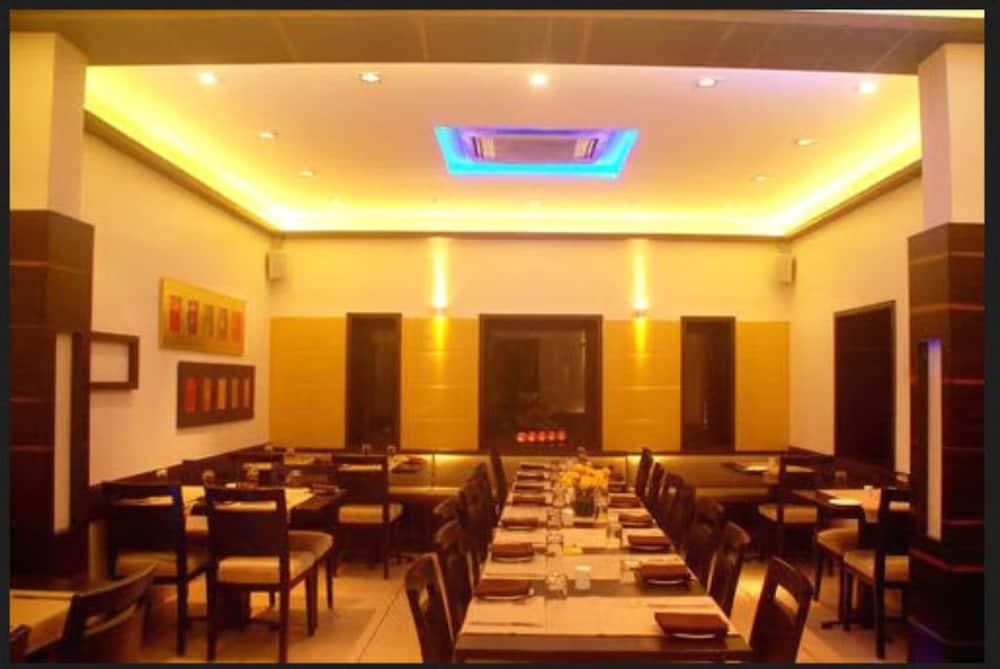 Sea Palace - Near Gateway Of India 3*