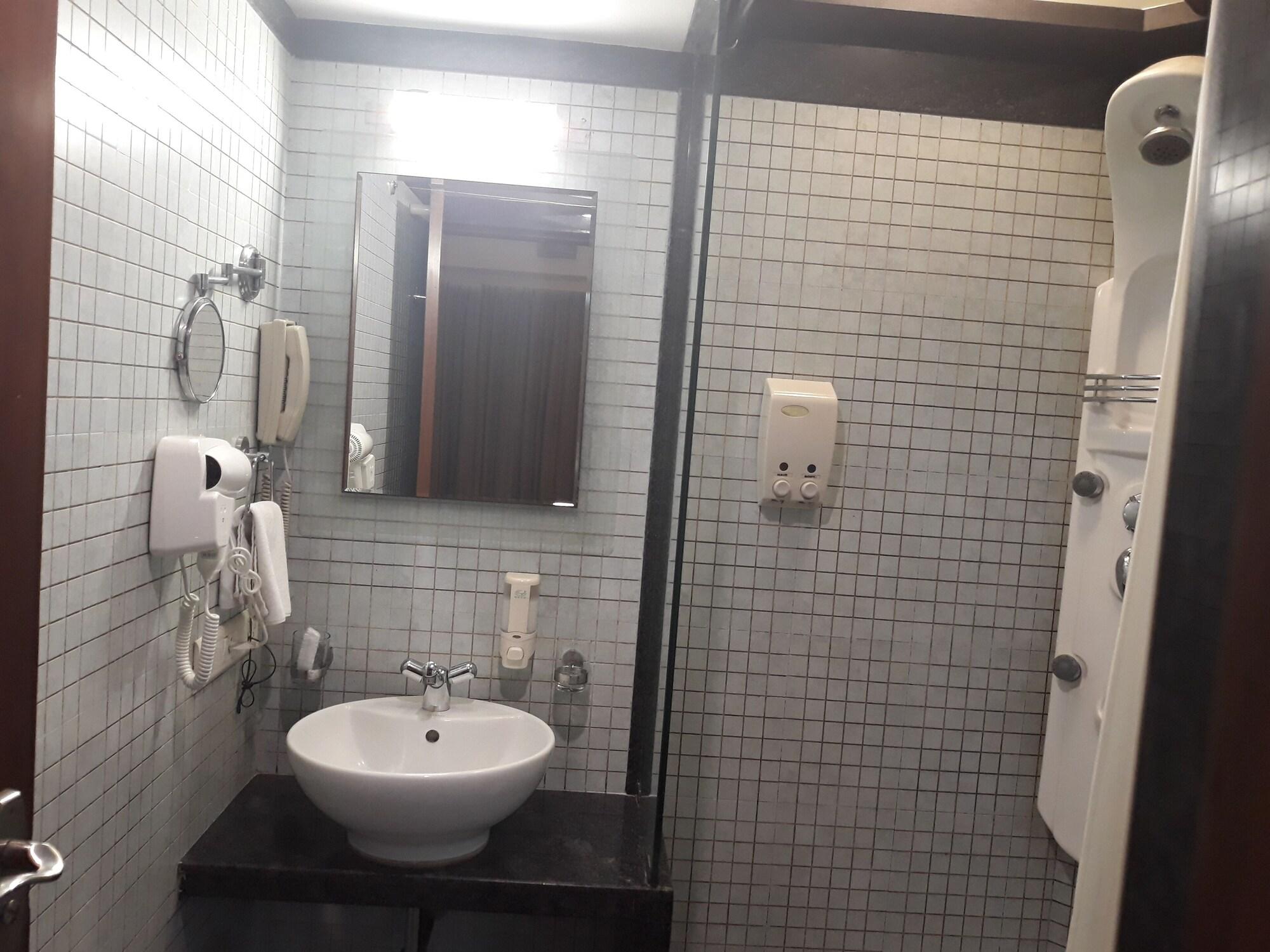 Fabhotel Shubhangan - Nr Bandra Hotel Bombaim