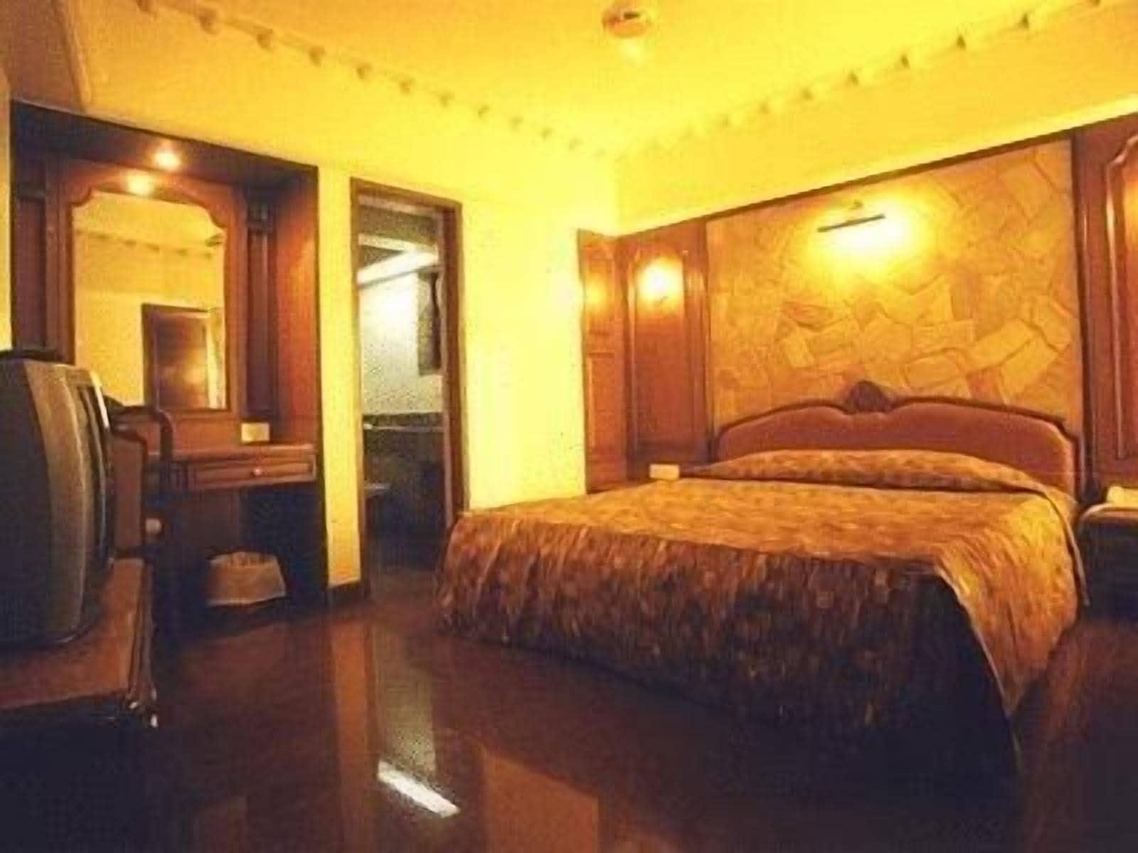 Bloom - Juhu Hotel Mumbai