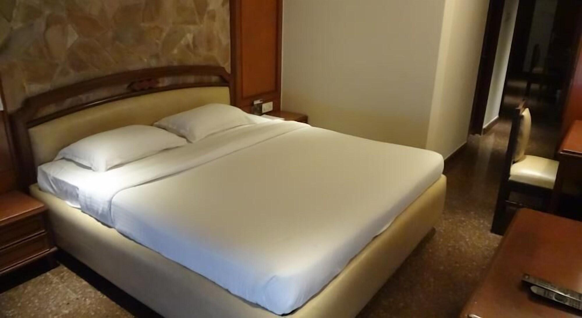 Hotel Bloom - Juhu Mumbai