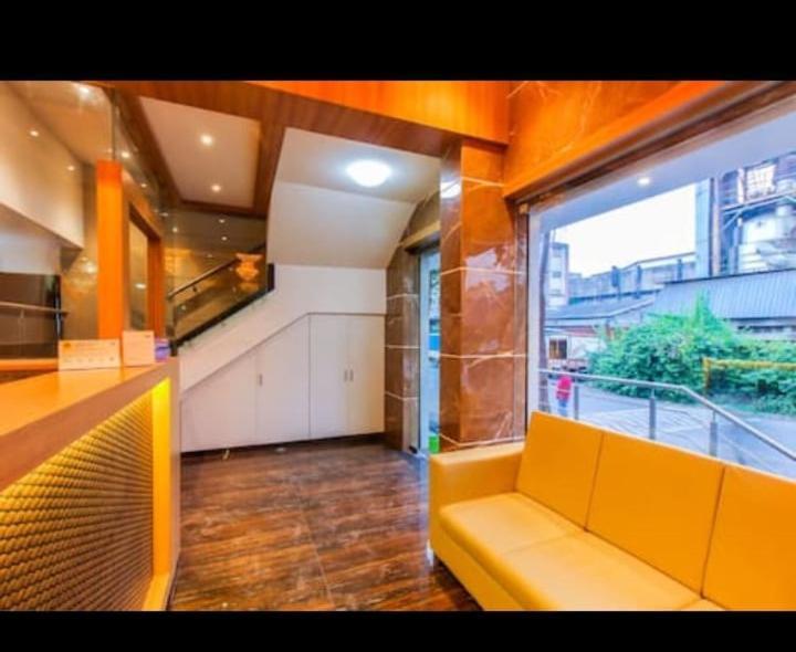 Hotel Royal Oak Navi Mumbai-Stz 1002 Mumbai