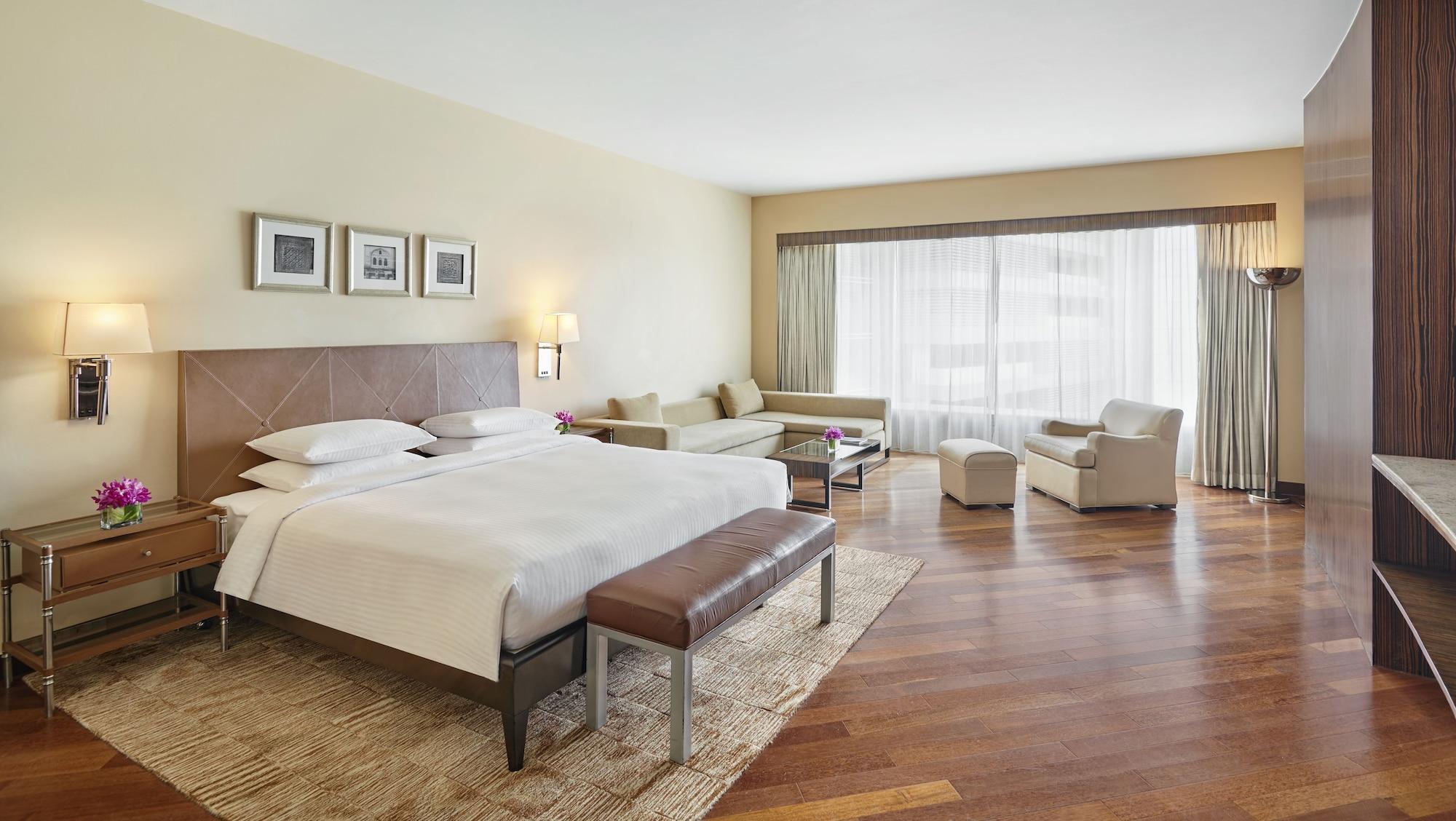 Hyatt Regency International Airport 5*