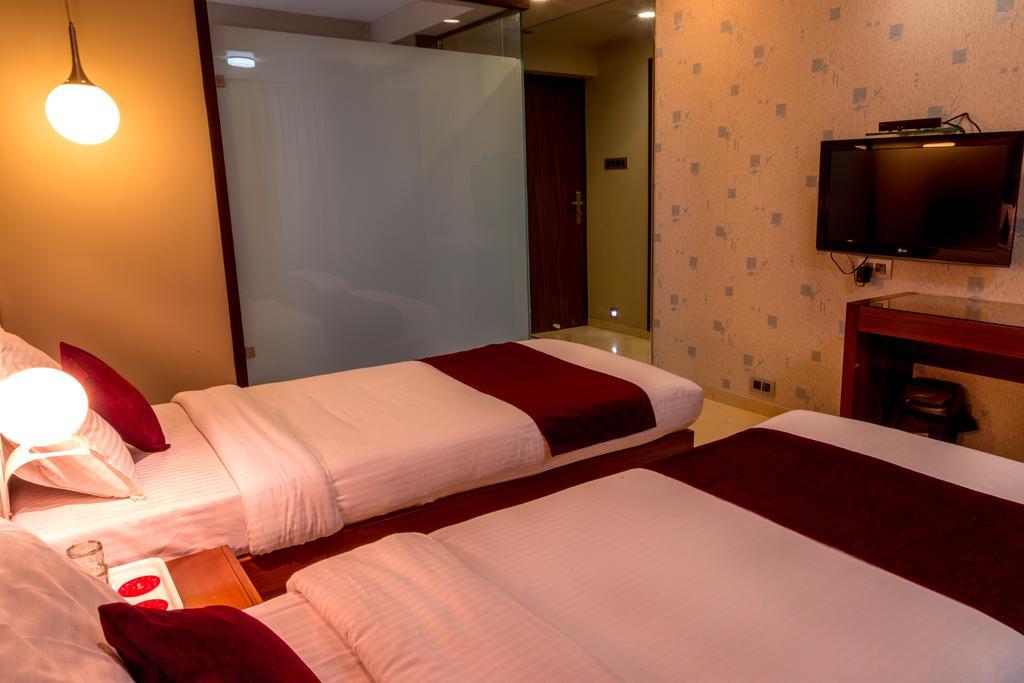 Fabhotel Imperial Residency