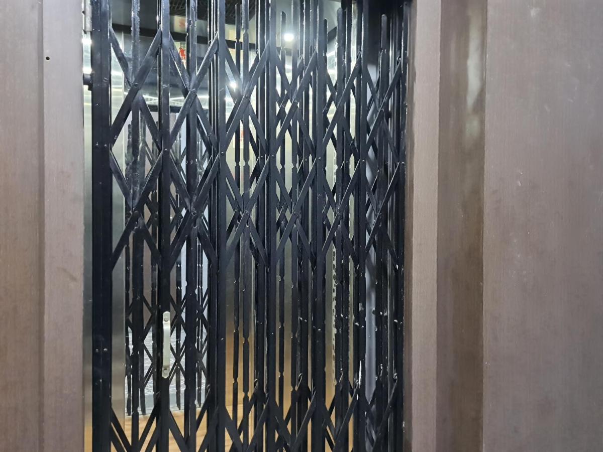 Apartment Osi Lilavati Bandra *