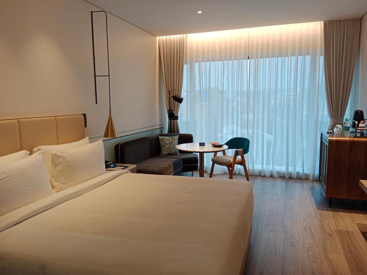 Hotel Radisson Blu International Airport 5*