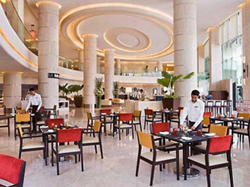 Hotel Courtyard By Marriott International Airport