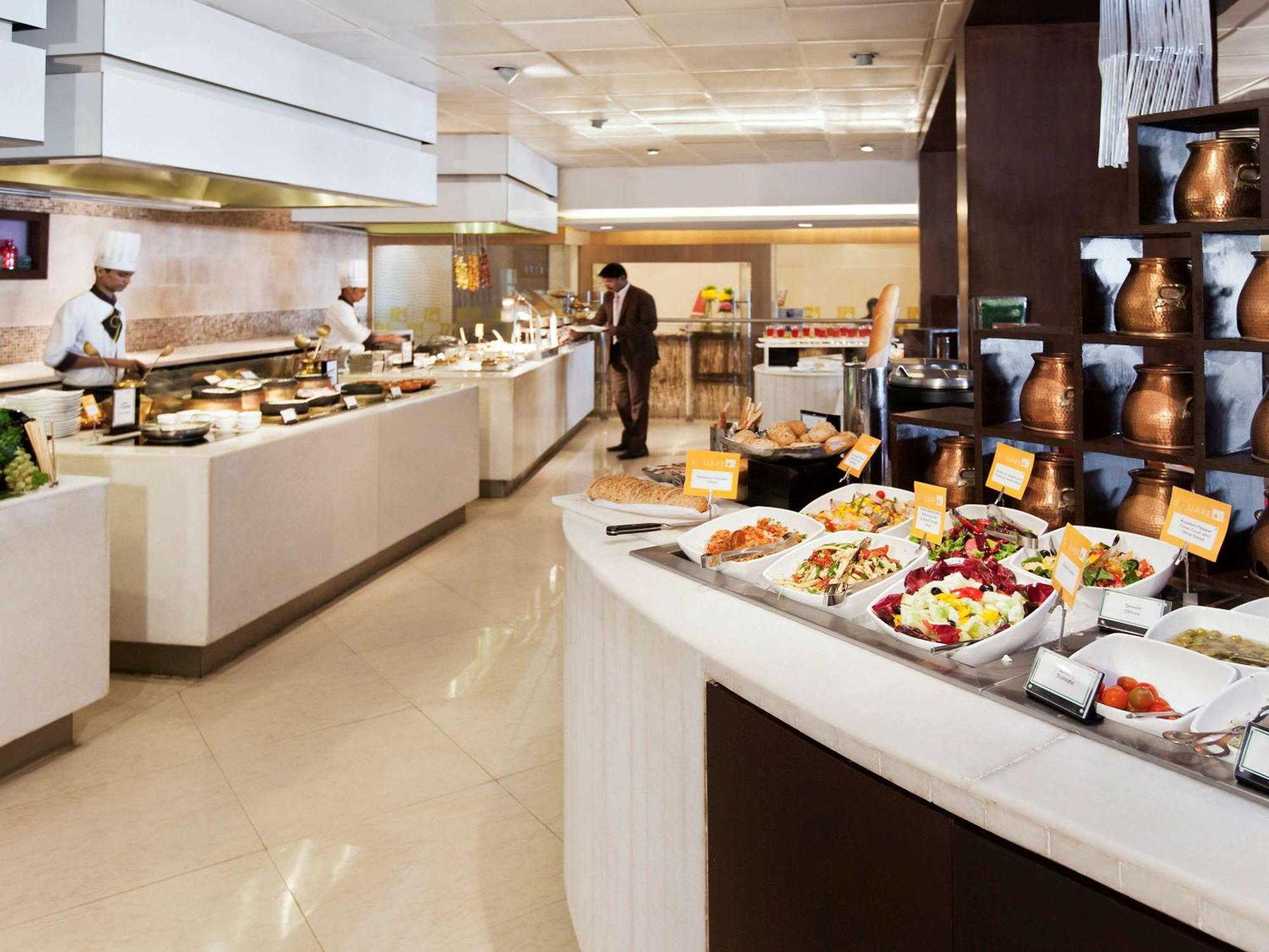 Novotel Juhu Hotel 5*