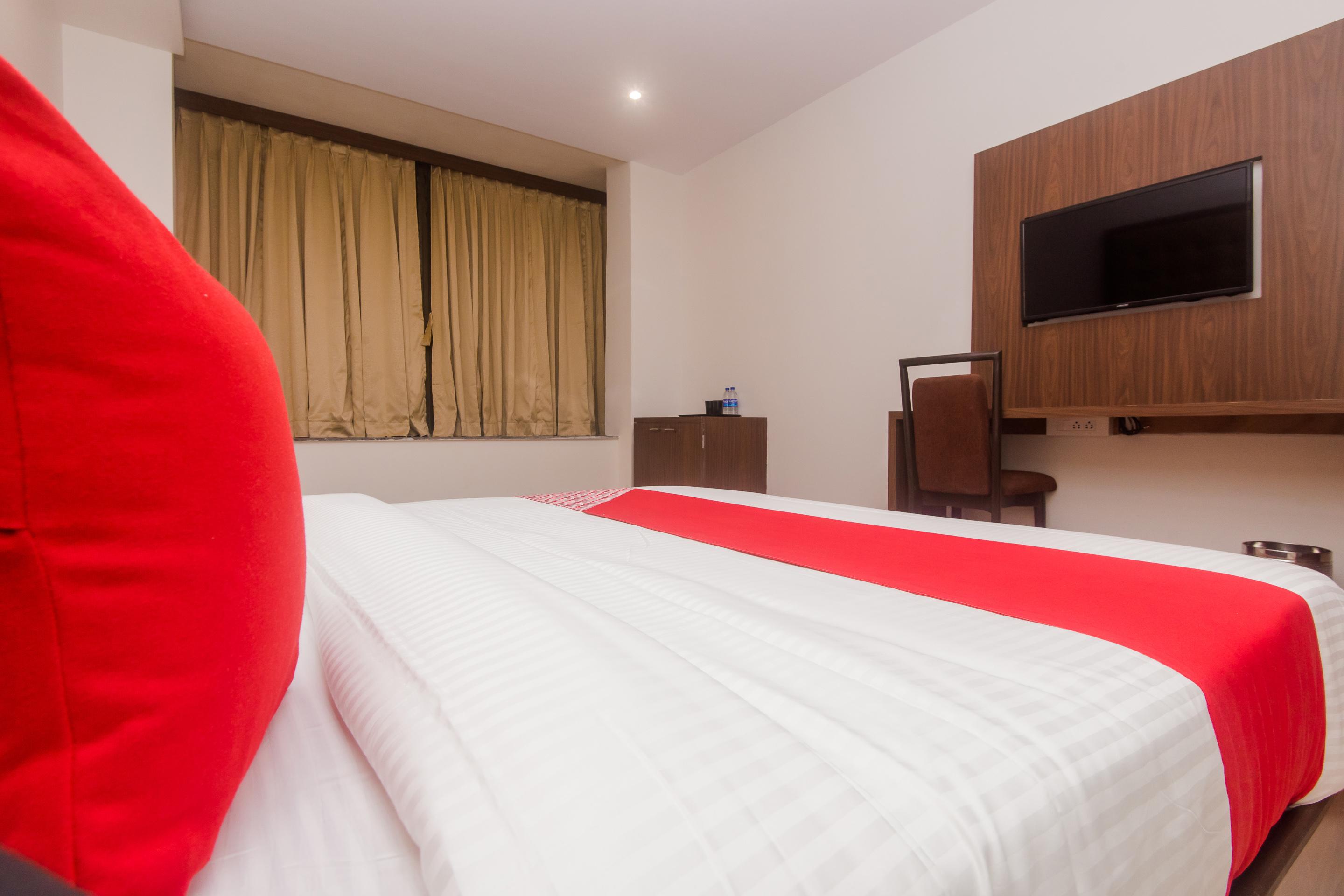 Oyo 22039 Bkc Grand Hotel