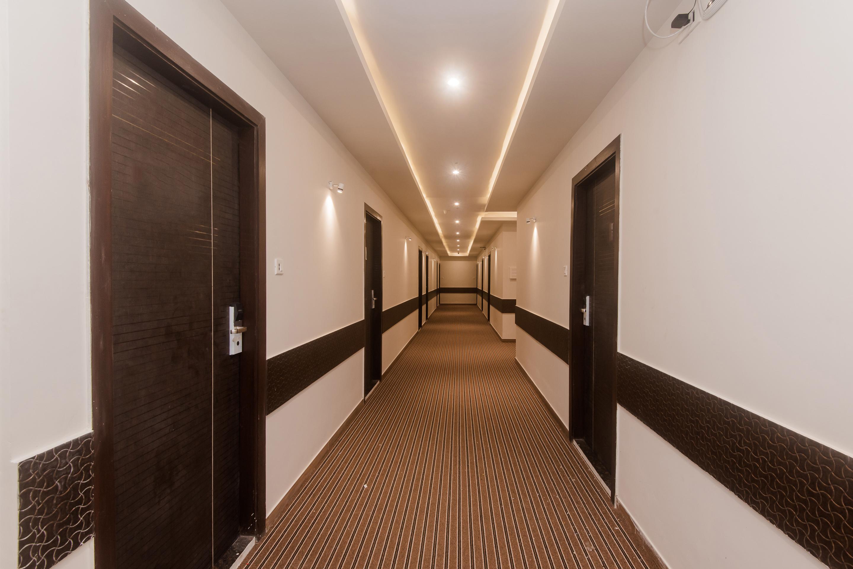 Hotel Oyo 22039 Bkc Grand 3*