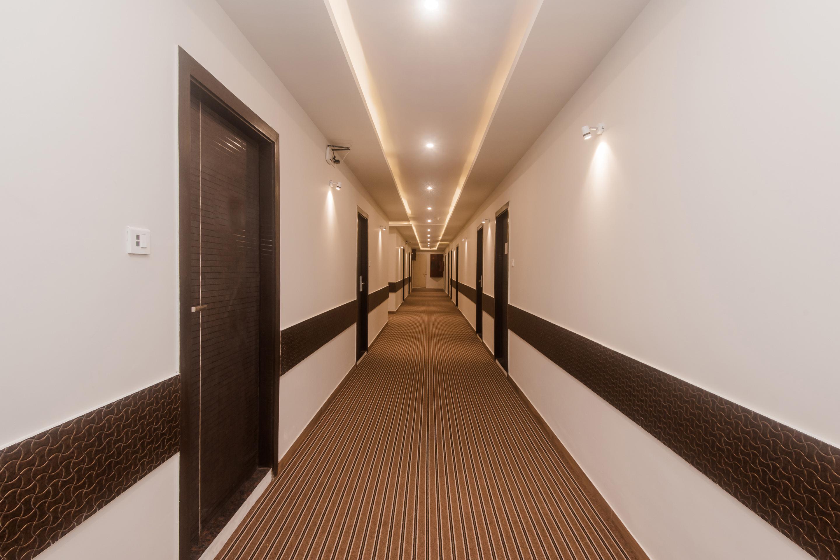 Oyo 22039 Bkc Grand 3*