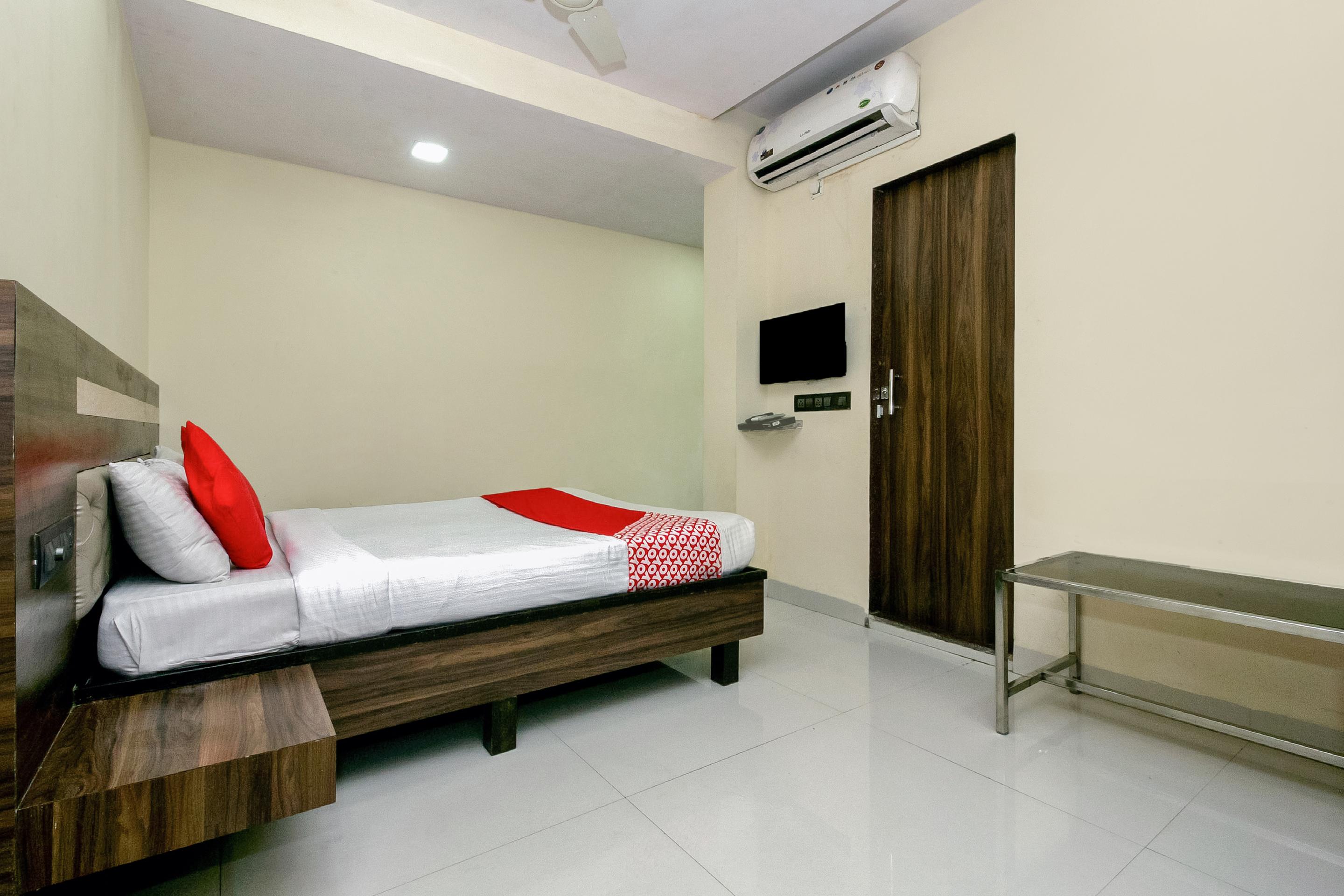 Hotel Oyo 23656 Parimeet 3*