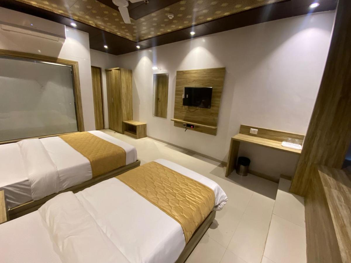 Bkc Crown - Near Trade Centre, Visa Consulate