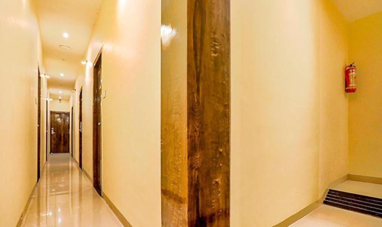 Hotel Fabexpress Gateway - 700m From Gateway Of India Bombaim