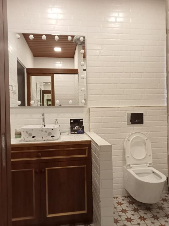 Verandah Madh- Myrah Apartment *