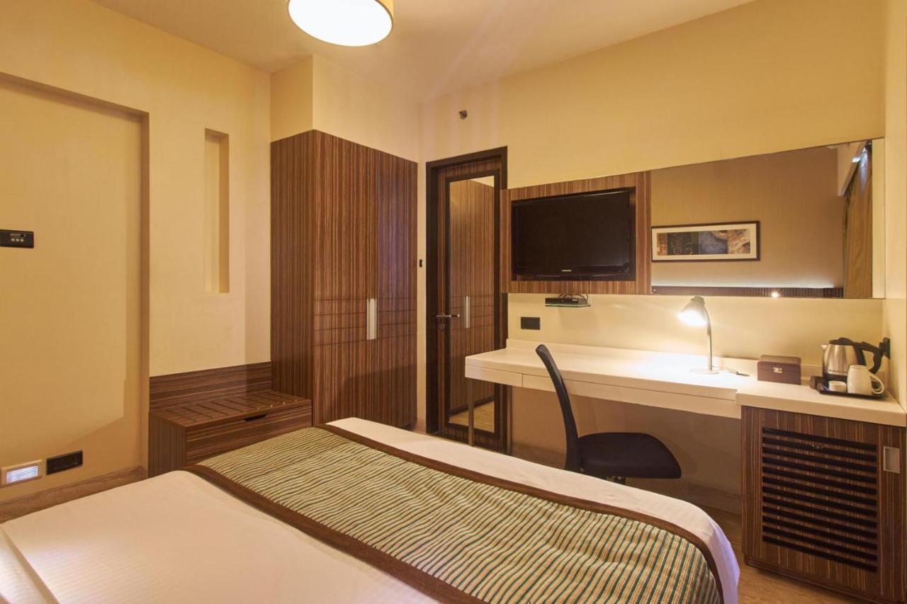 Hotel Residency Sarovar Portico 4*