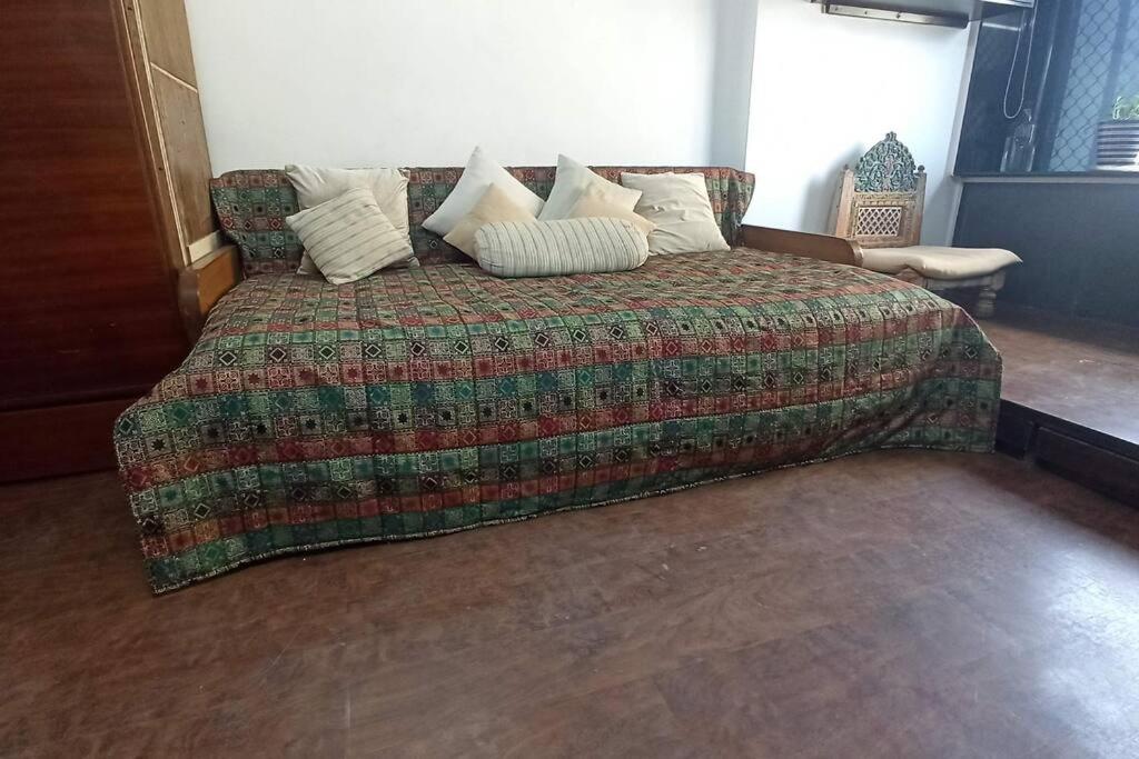 Cozy Private Ac Studio By The Sea Bandstand Bandra W Nr Taj Lands End *