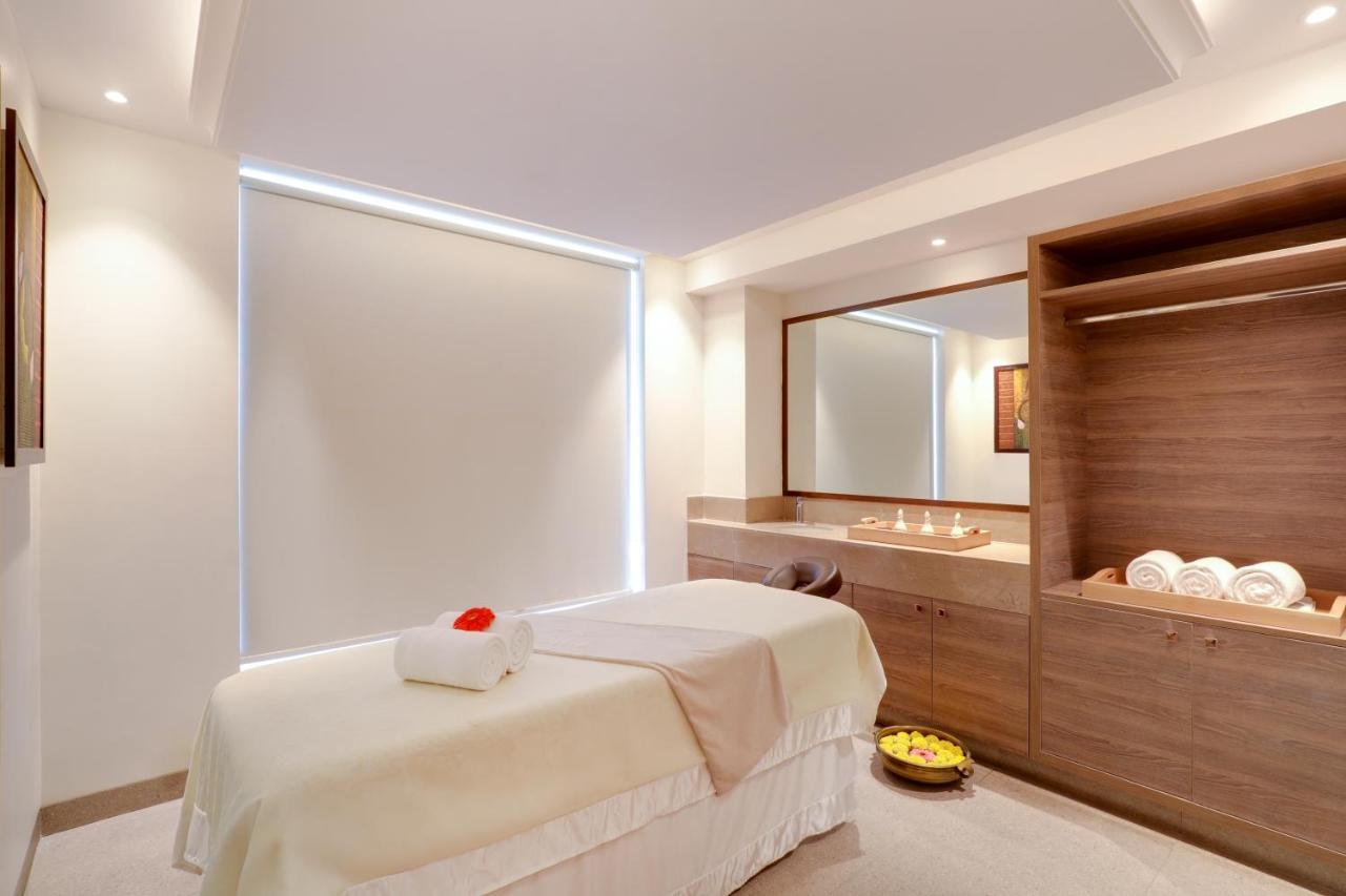 Hotel Lemon Tree Premier, International Airport Mumbai