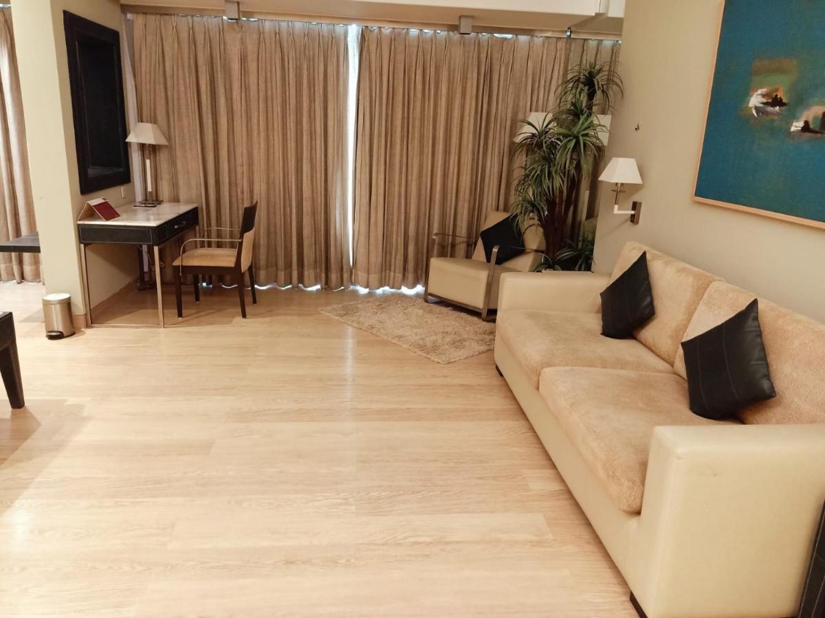 Mirage Hotel, International Airport 4*