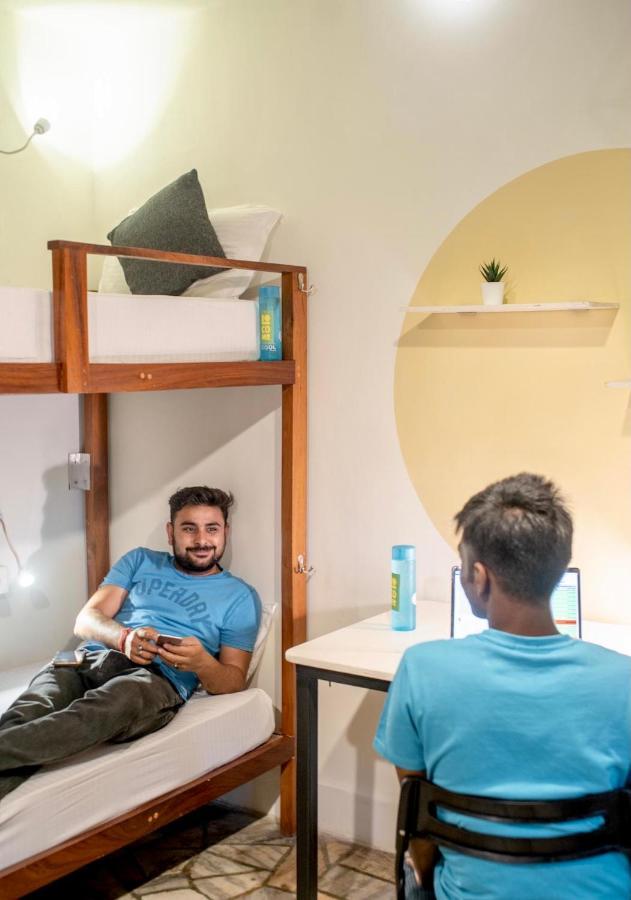 Hostel Locomo Og - Work Eat Mumbai