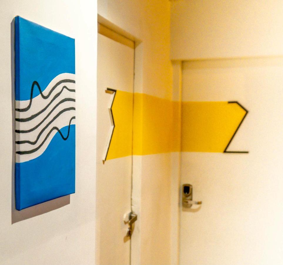 Hostel Locomo Og - Work Eat Mumbai