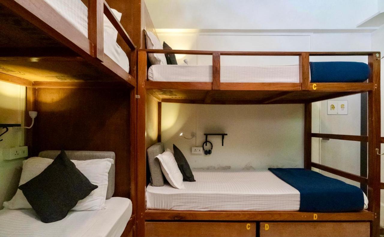 Locomo Og - Work Eat Hostel Mumbai