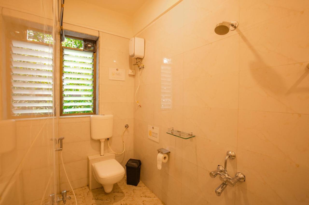 Locomo Og - Work Eat Hostel Mumbai