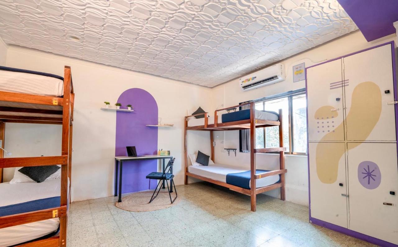 Hostel Locomo Og - Work Eat Mumbai