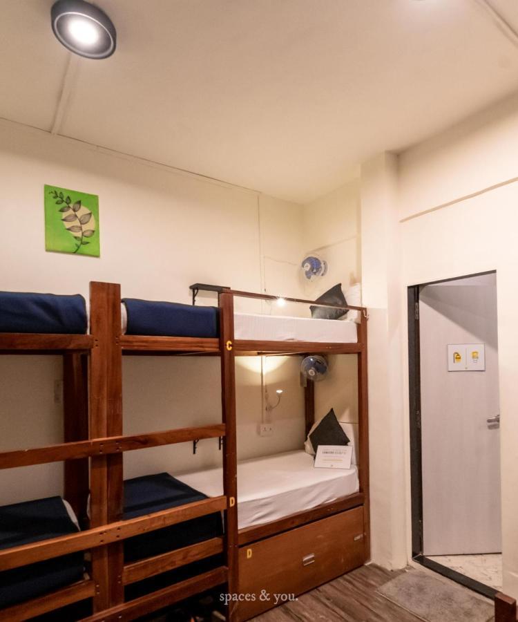 Locomo Og - Work Eat Hostel Mumbai