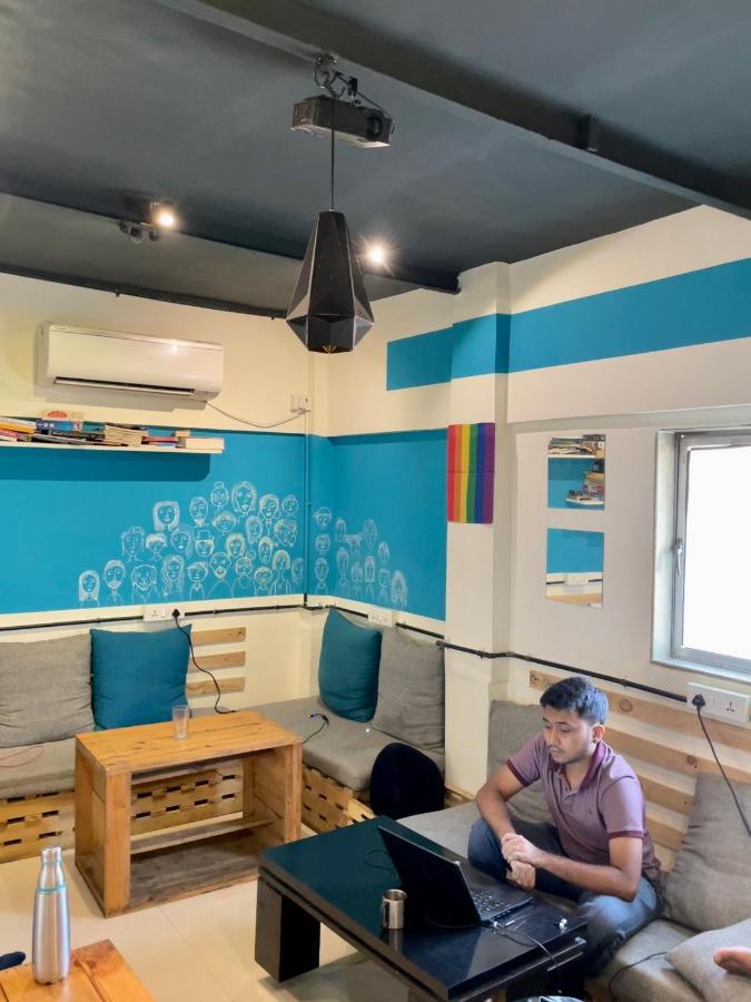 Locomo Og - Work Eat Hostel Mumbai