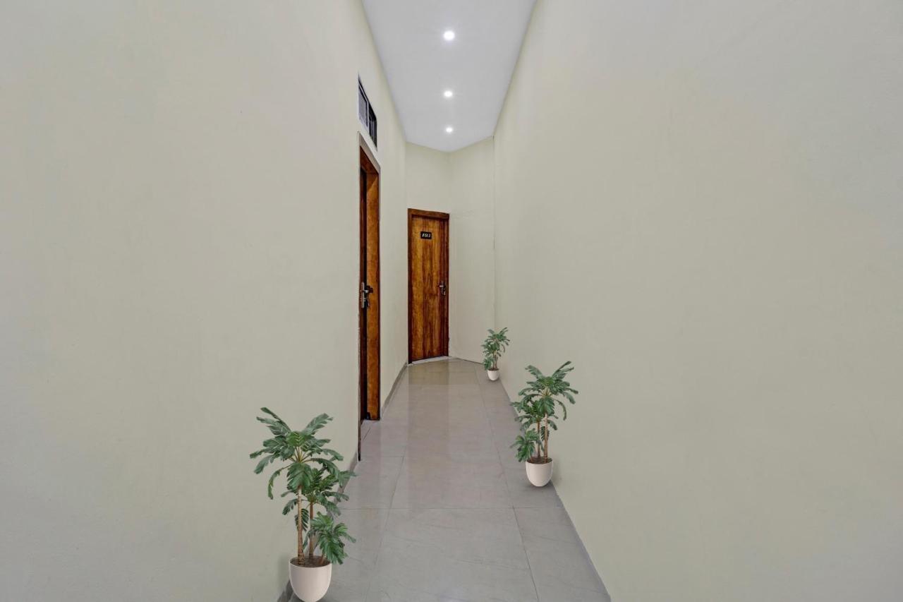Hotel O The Near Chhatrapati Shivaji International Airport