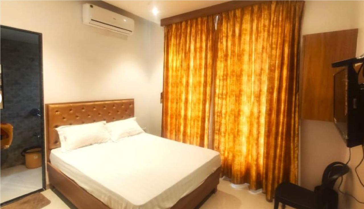 Golden Oak Lodging By Wb Hotel Mumbai