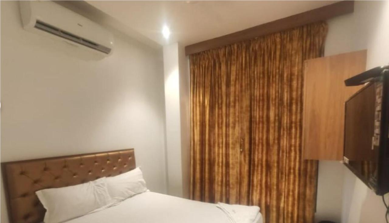 Golden Oak Lodging By Wb * Mumbai