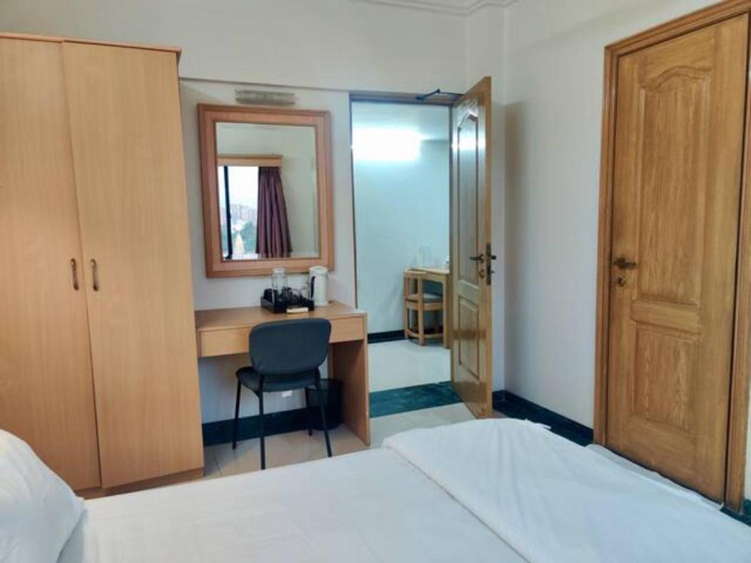 2 Bhk Cozy W/ Netflix And Wifi In Bandra Apartment Mumbai