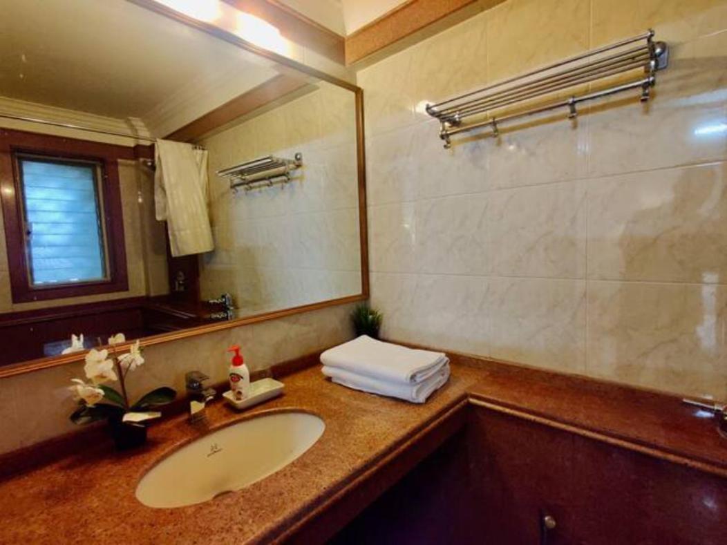 2 Bhk Cozy W/ Netflix And Wifi In Bandra Mumbai