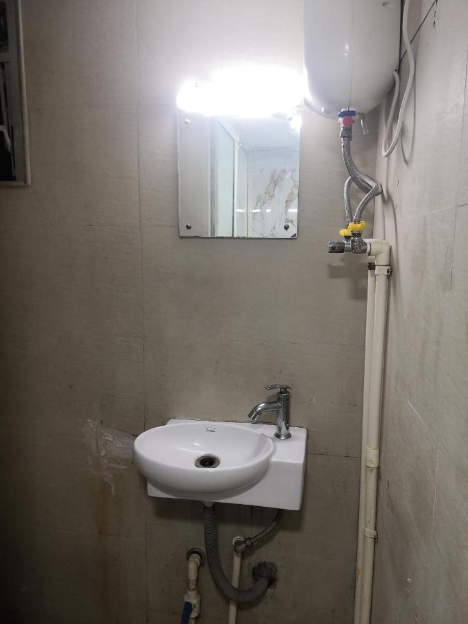 Guest house Ganesh, Near Kokilaben Dhirubhai Ambani Hospital *