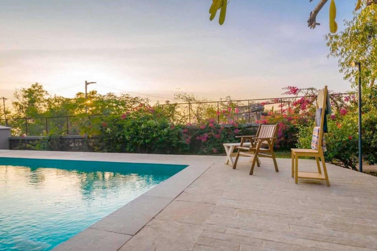 Oceanfront, Private Pool Villa, 2 Bed • Uttanbeach Holiday home