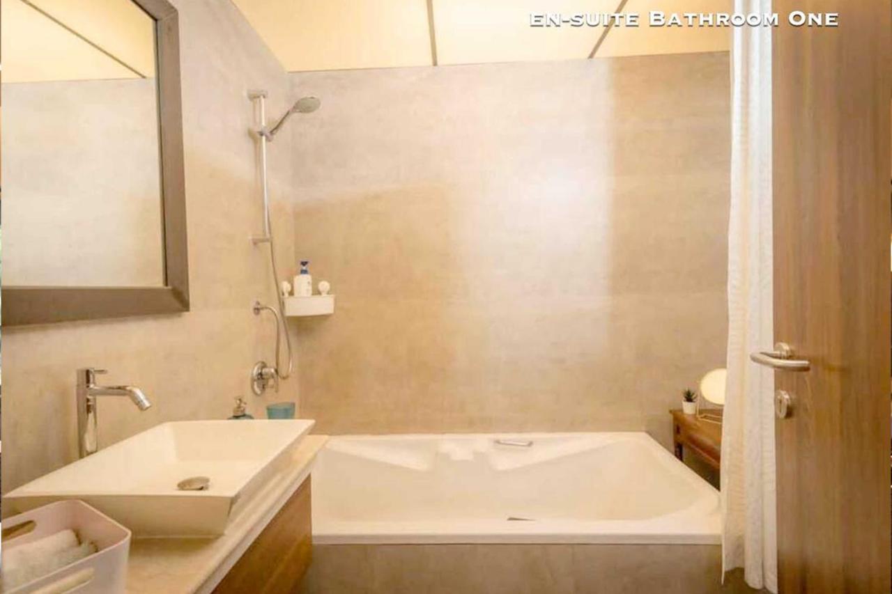 Holiday home Oceanfront, Private Pool Villa, 2 Bed • Uttanbeach Mumbai