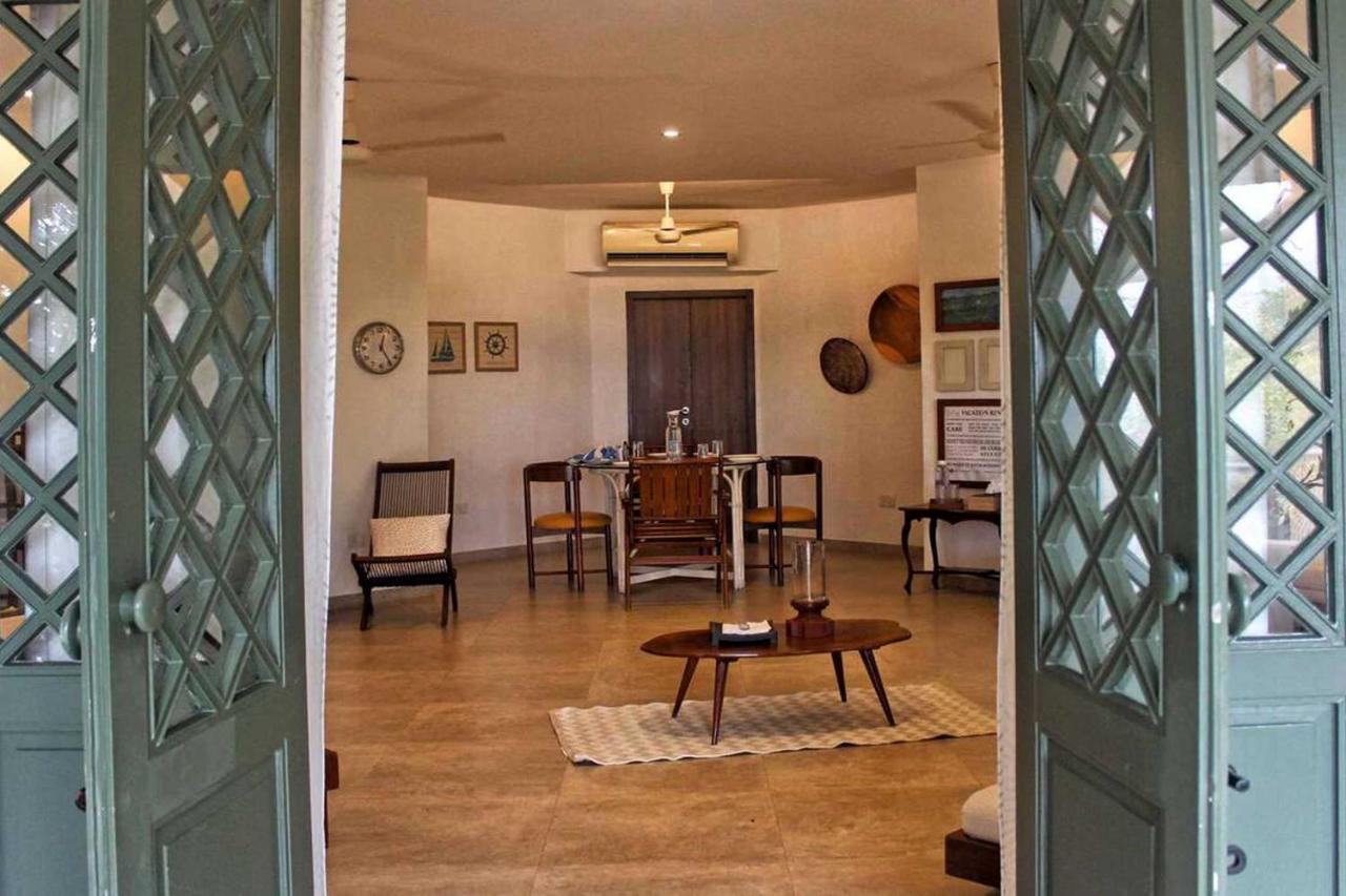 Oceanfront, Private Pool Villa, 2 Bed • Uttanbeach Holiday home Mumbai