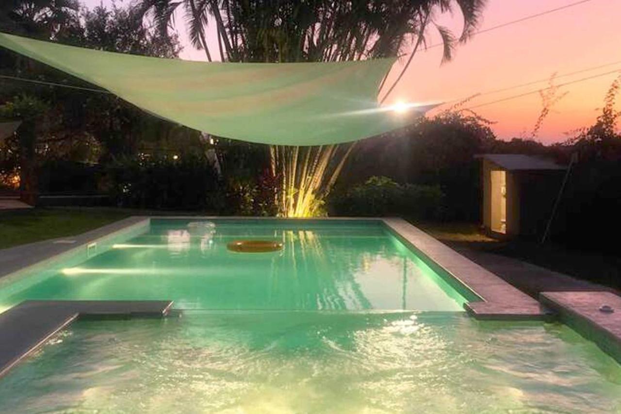Oceanfront, Private Pool Villa, 2 Bed • Uttanbeach * Mumbai