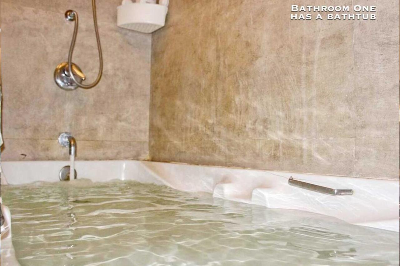 Oceanfront, Private Pool Villa, 2 Bed • Uttanbeach * Mumbai
