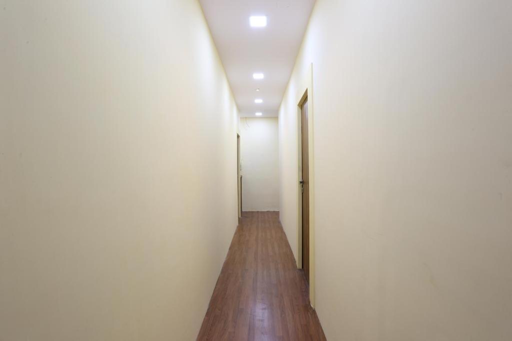 Guest house Crown Goregaon *