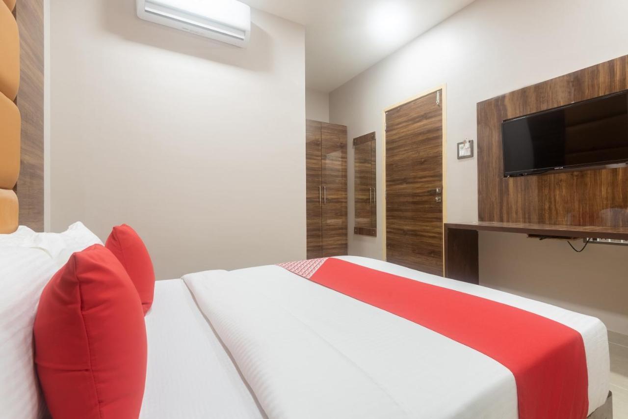 Blue Executive Near Chhatrapati Shivaji International Airport Hotel 3*
