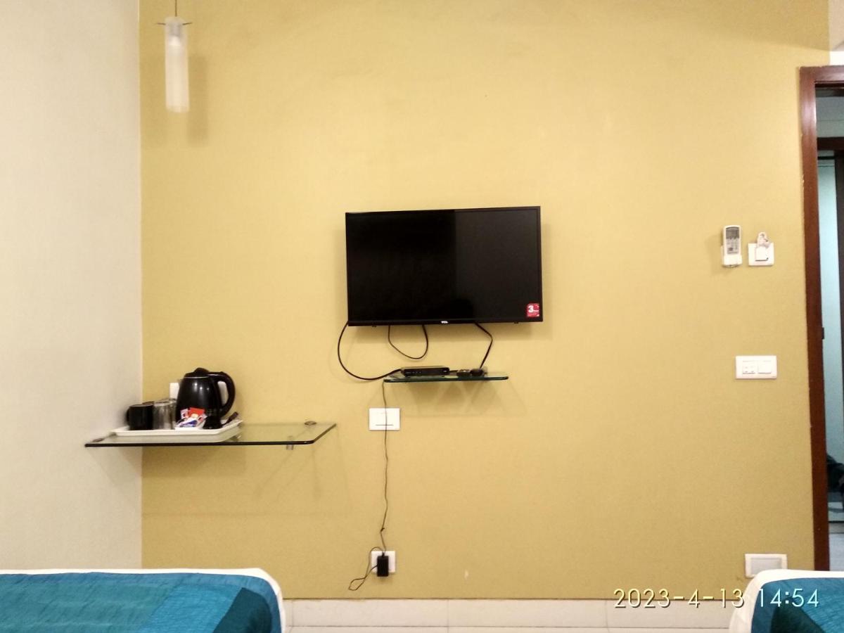 Apollo - Colaba Causeway