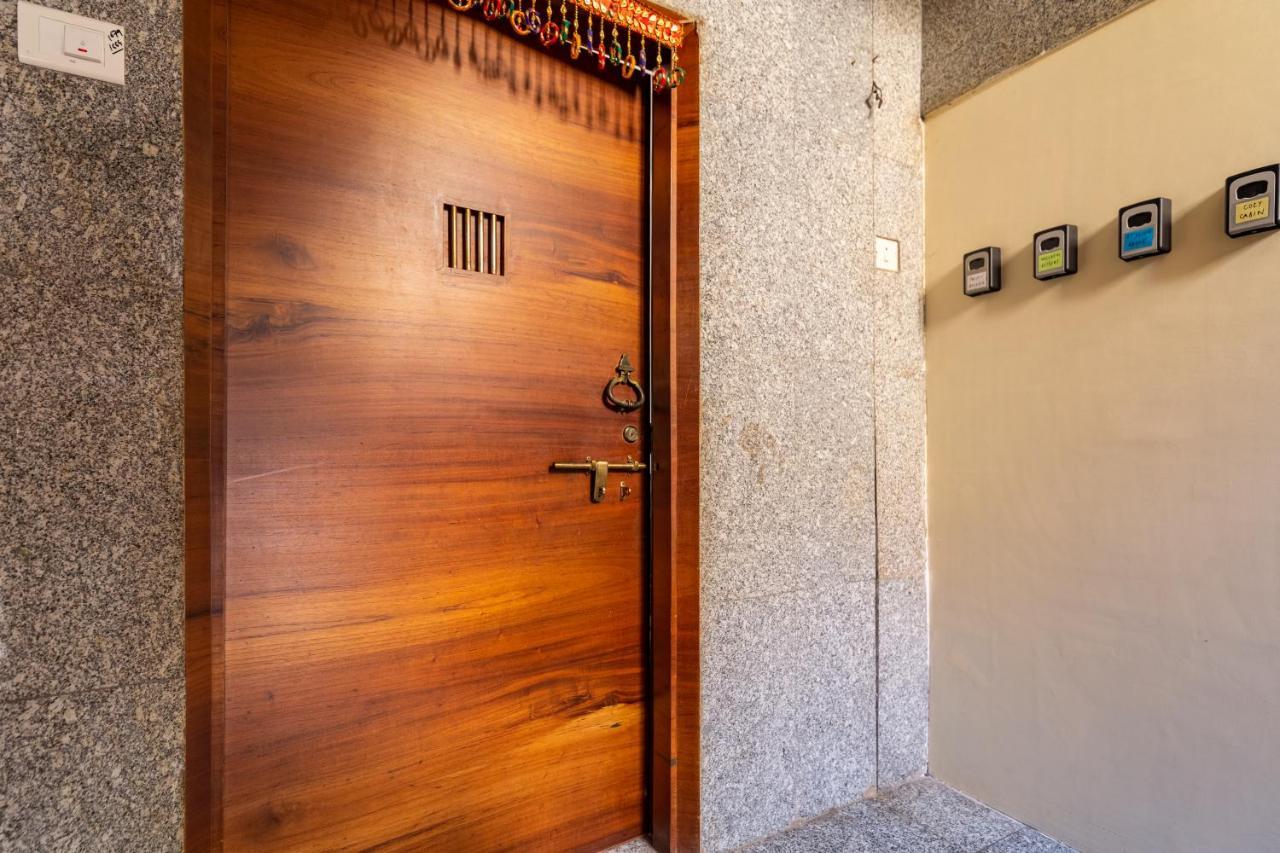 Ivory Seaside Near Carter Road, Bandra West, Homestay *