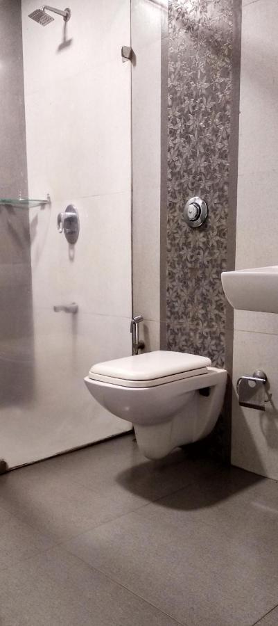 Apollo - Colaba Causeway