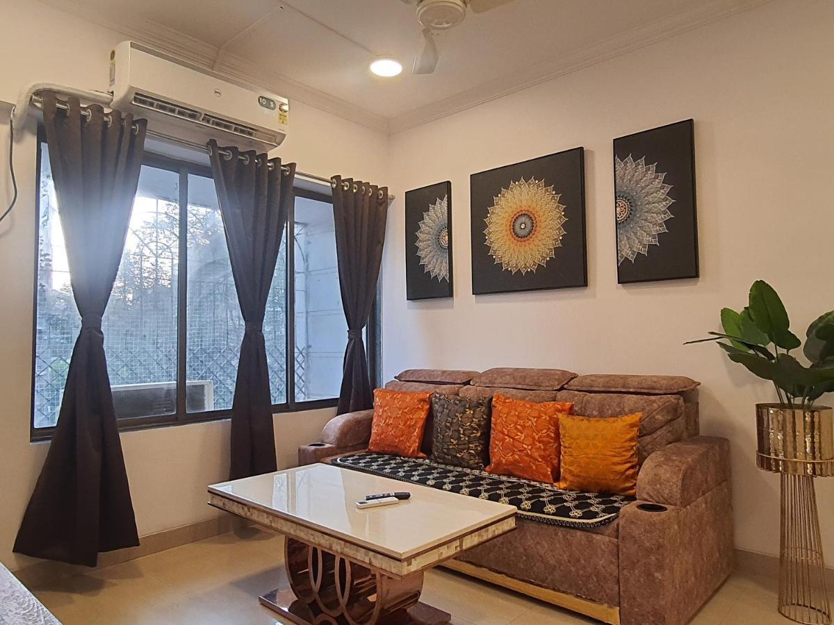 Osi Perry Cross Bandra West