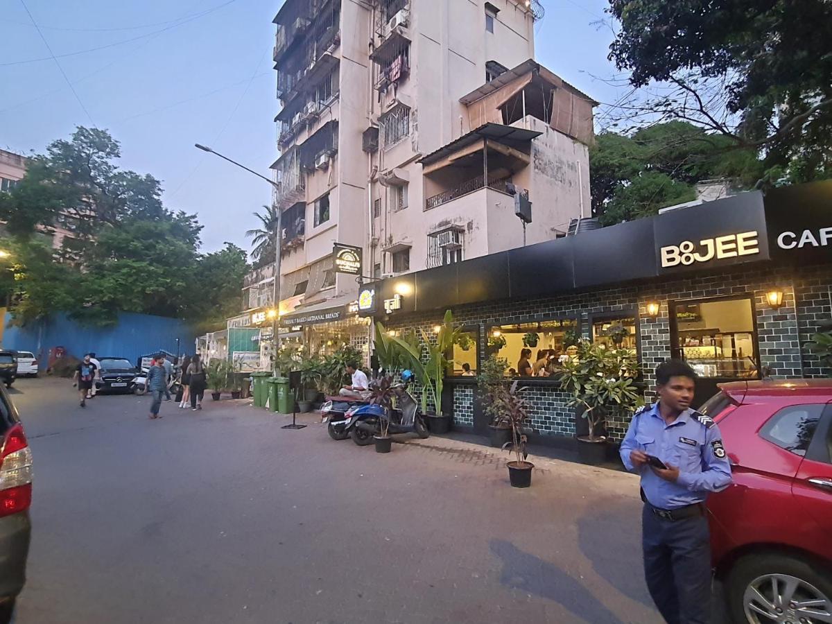 Osi Perry Cross Bandra West