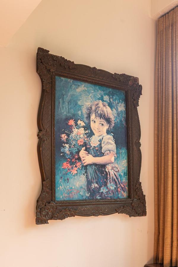 Ivory Seaside Near Carter Road, Bandra West, Homestay Mumbai
