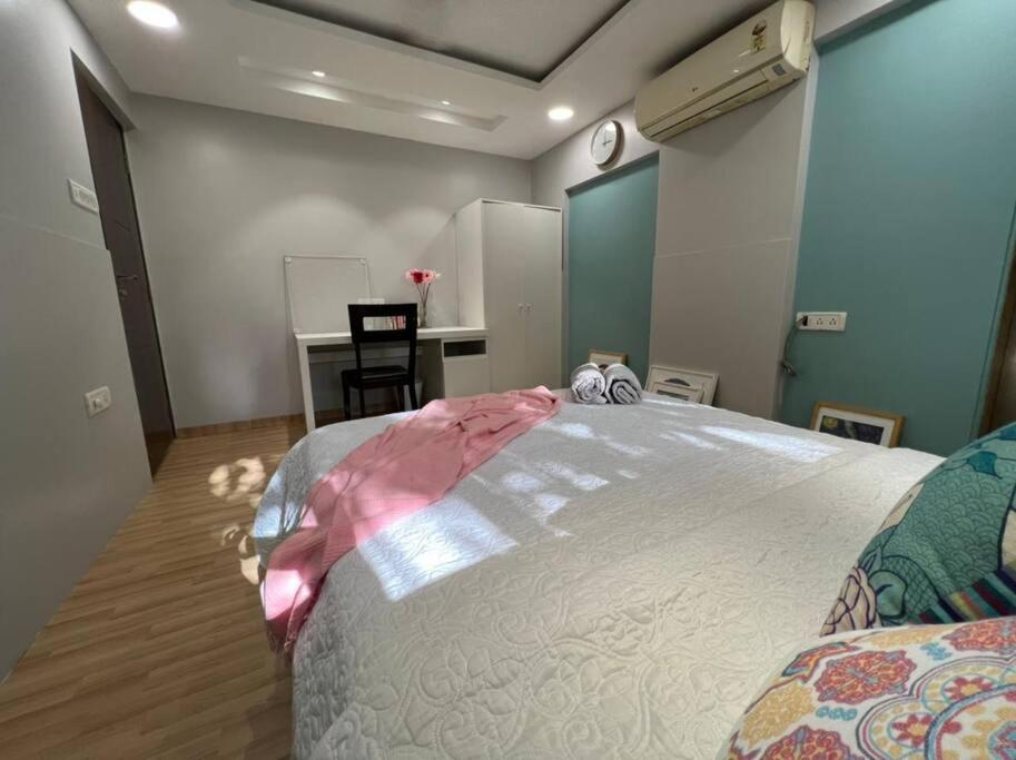 Sterling 102, Off Carter Road, Bandra West By Connekt Homes Apartment Mumbai
